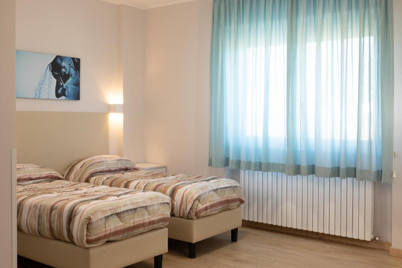 ל'אקווילה Hotel Azzurro מראה חיצוני תמונה